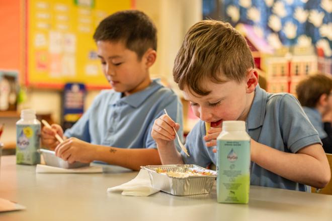 Children eating Carambola lunches